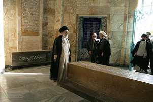 «تا غزل‌ نمی‌خواندم‌، نمی‌خوابیدم»