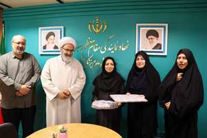 تقدیر از مدیر دفتر پرستاری دانشگاه علوم پزشکی شیراز در هفته پرستار